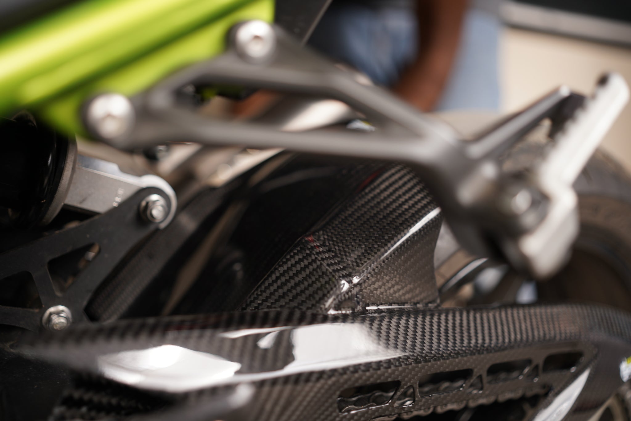 Carbon Fiber Rear Hugger with Chain Guard for Kawasaki Z900
